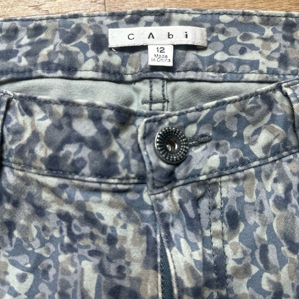 Cabi Pants Blue Modern Camo 604 Size 12 Abstract Pattern Contemporary Chic - Picture 2 of 7